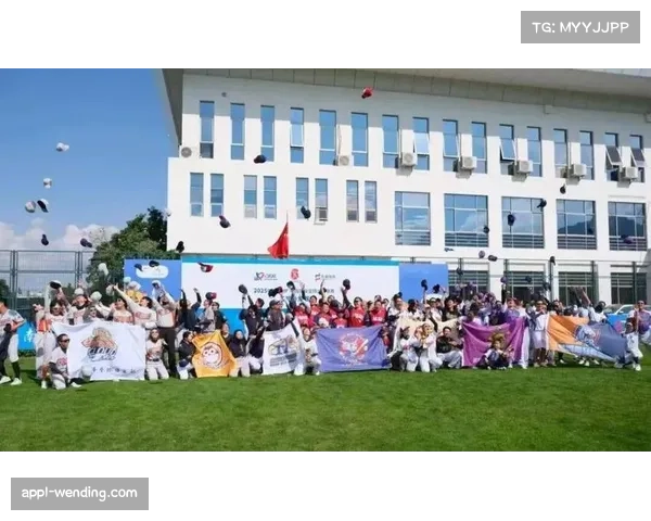 熊猫杯赛事氛围营造出色 成都球迷热情支持主队